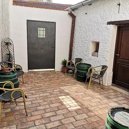 Penzion (ne)vinná Kavárna Mikulov