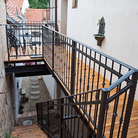 Casa de hóspedes (ne)vinná Kavárna 4*